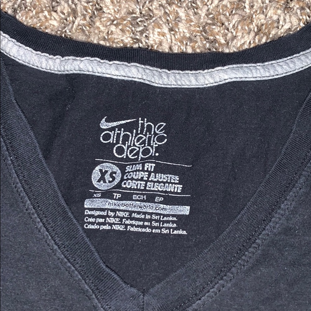 Black Nike T-shirt - Picture 3 of 3